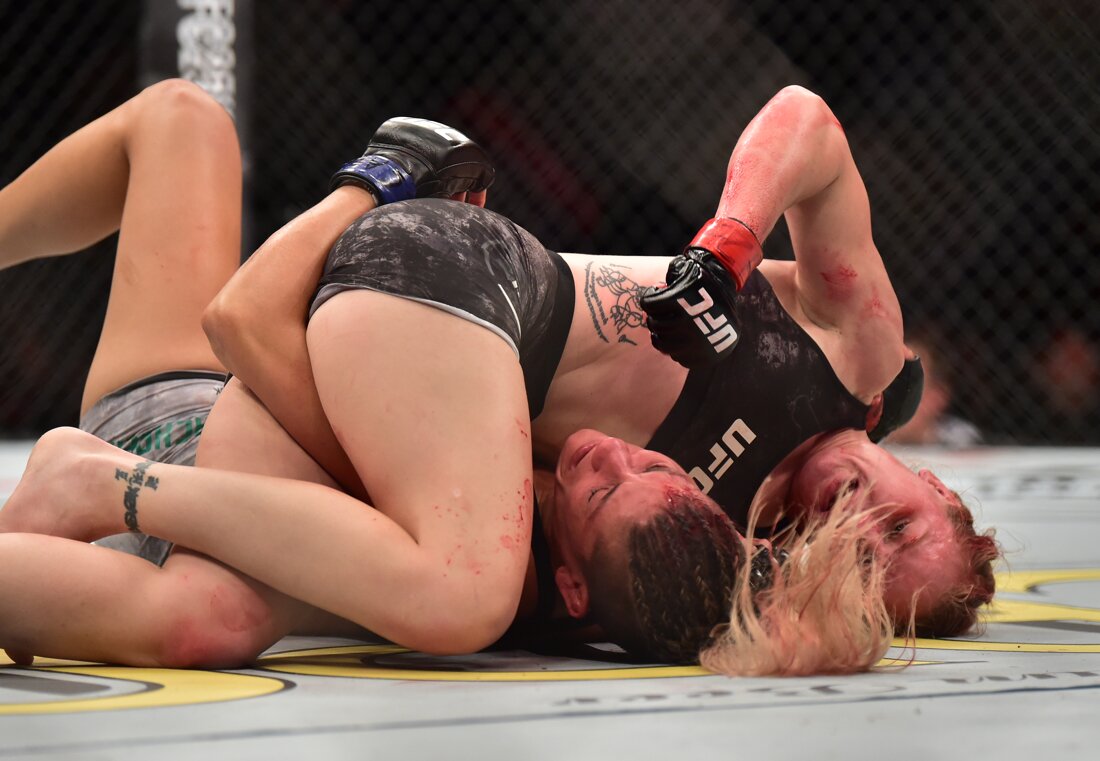 Valentina castiga a brasileira, sem defesa - Foto: Jason Silva-USA TODAY Sports