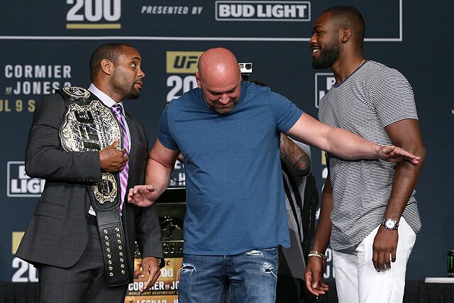 Jon Jones cai no doping e derruba luta principal do UFC 200 (Foto: Dave Mandel)